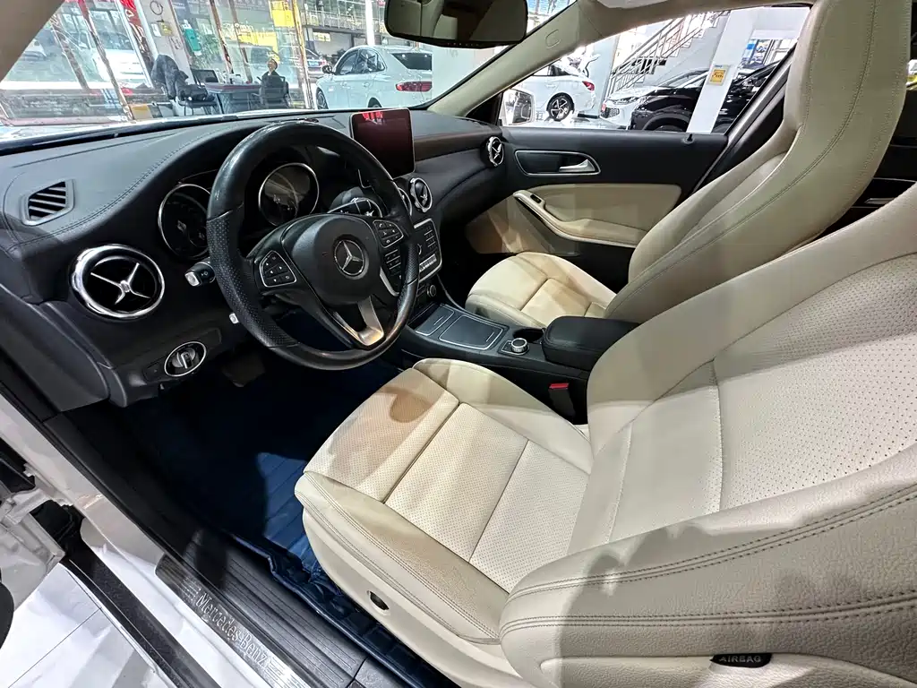 Mercedes-Benz GLA 2018 GLA 200 Fashion