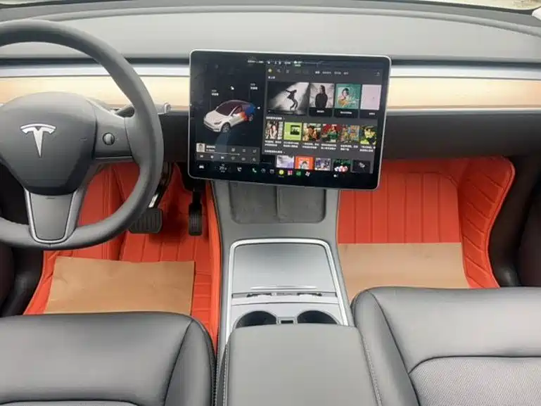 Tesla Model Y — миниатюра 7