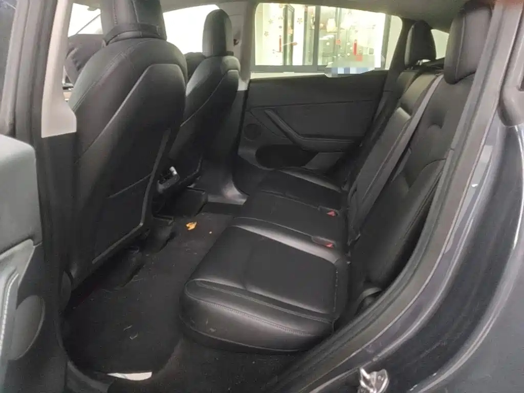 Tesla Model Y — миниатюра 17