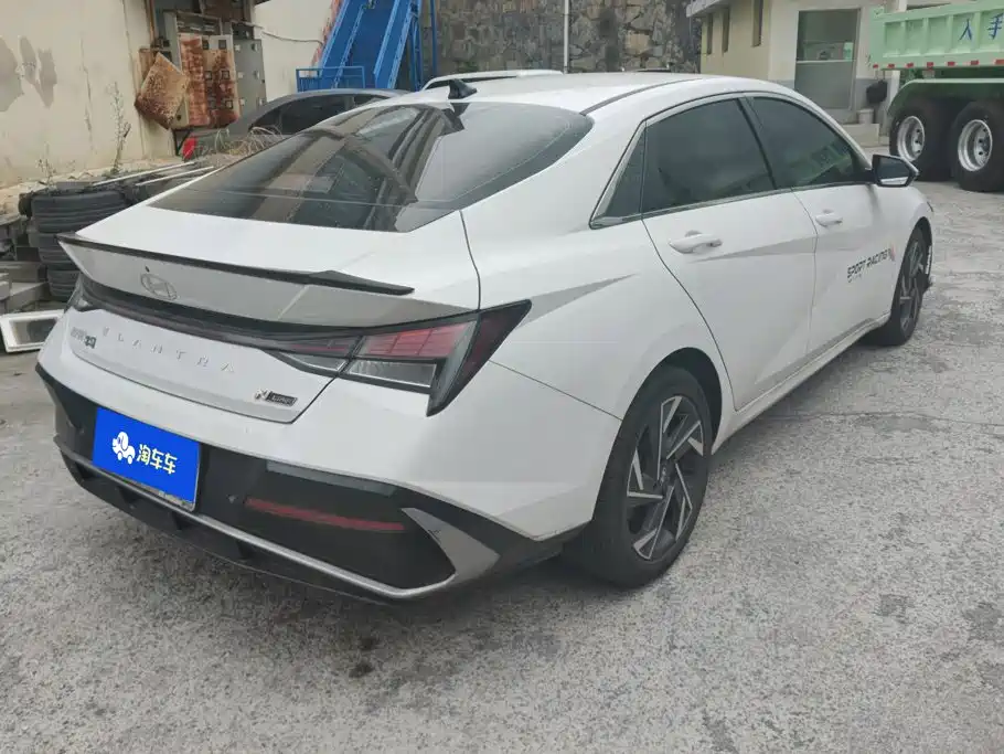 Hyundai Elantra — миниатюра 3