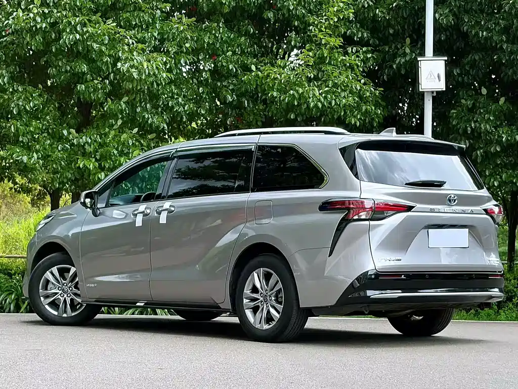 Toyota Sienna — миниатюра 4