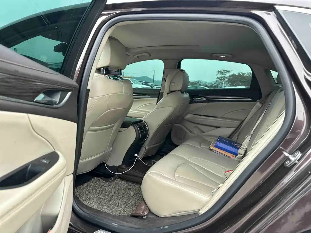 Buick LaCrosse — миниатюра 10