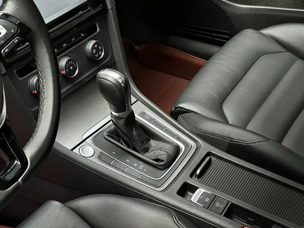 Volkswagen Golf — миниатюра 17