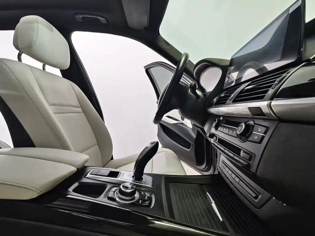 BMW X5 (Import) — миниатюра 15