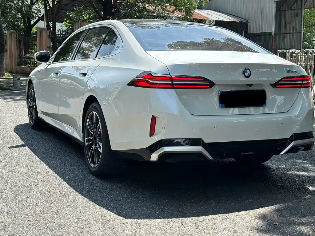 BMW 5 Series — миниатюра 23