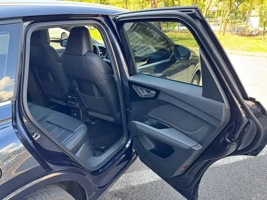 Audi Q4 e-tron — миниатюра 22