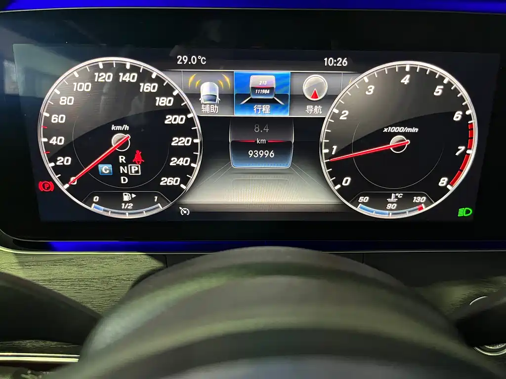 Mercedes-Benz E-Class — миниатюра 9