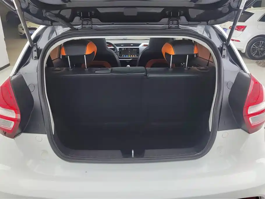 Geely X1 2017 1.3L AT