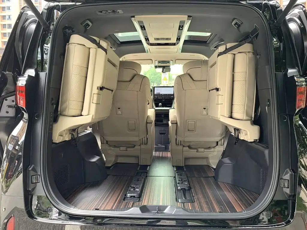 Toyota Alphard 2024 2.5L Luxury