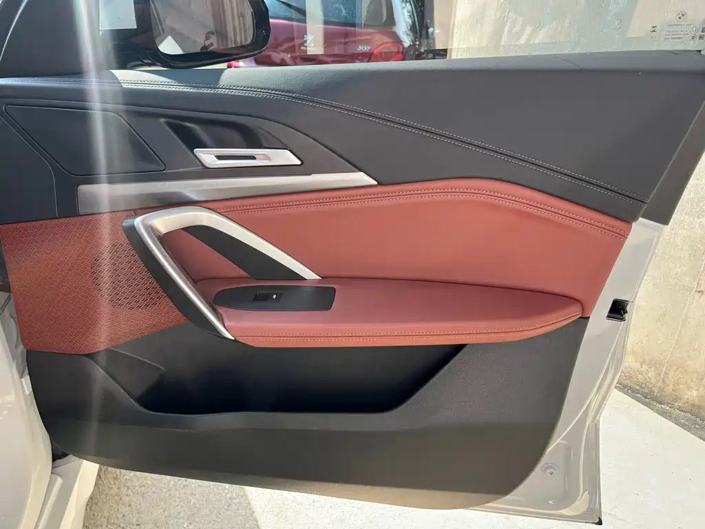 BMW iX1 — миниатюра 5