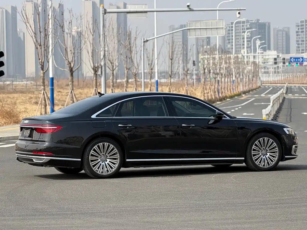 AUDI A8