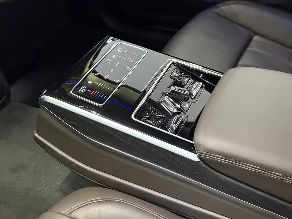 Audi A8 — миниатюра 11