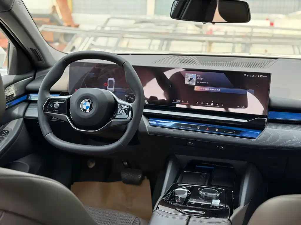 BMW 5 Series — миниатюра 15