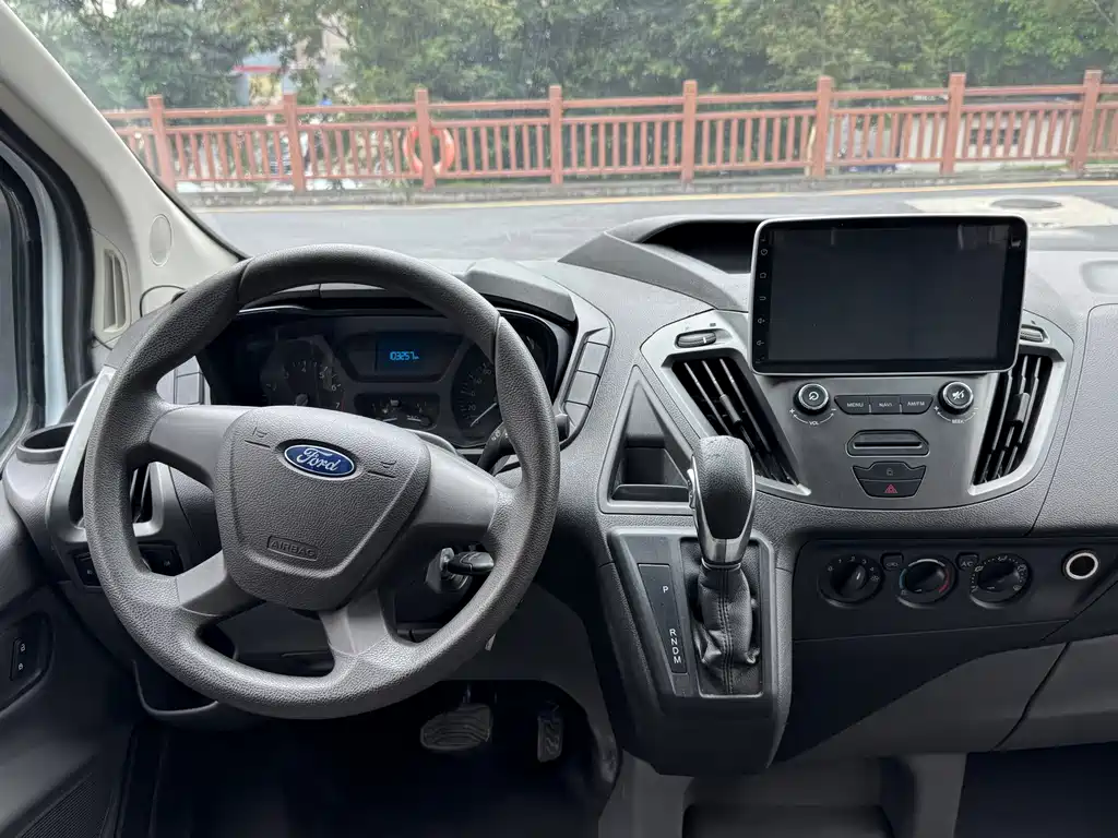 Ford Tourneo — миниатюра 13