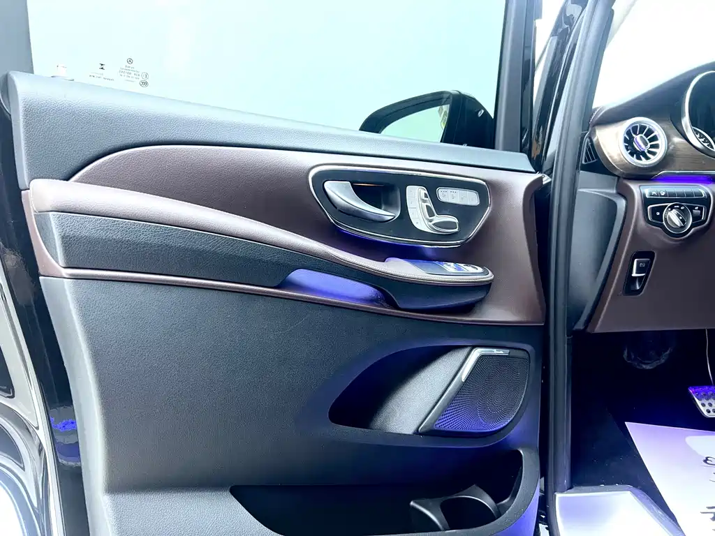 Mercedes-Benz V-Class — миниатюра 22