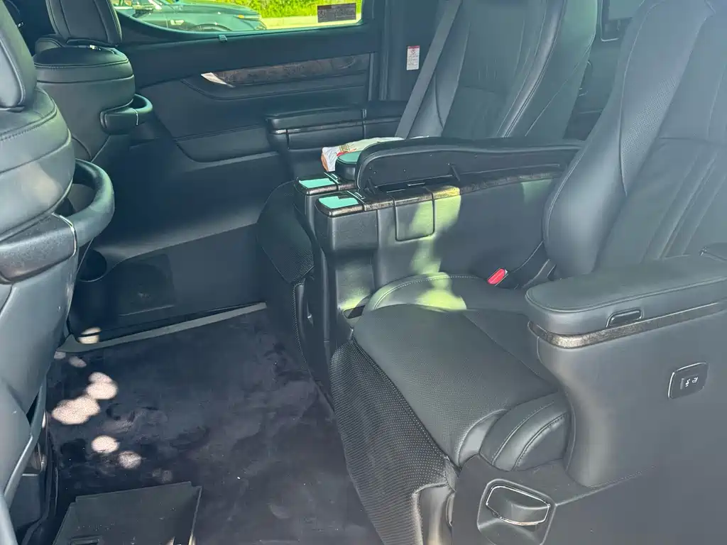 Toyota Vellfire — миниатюра 5