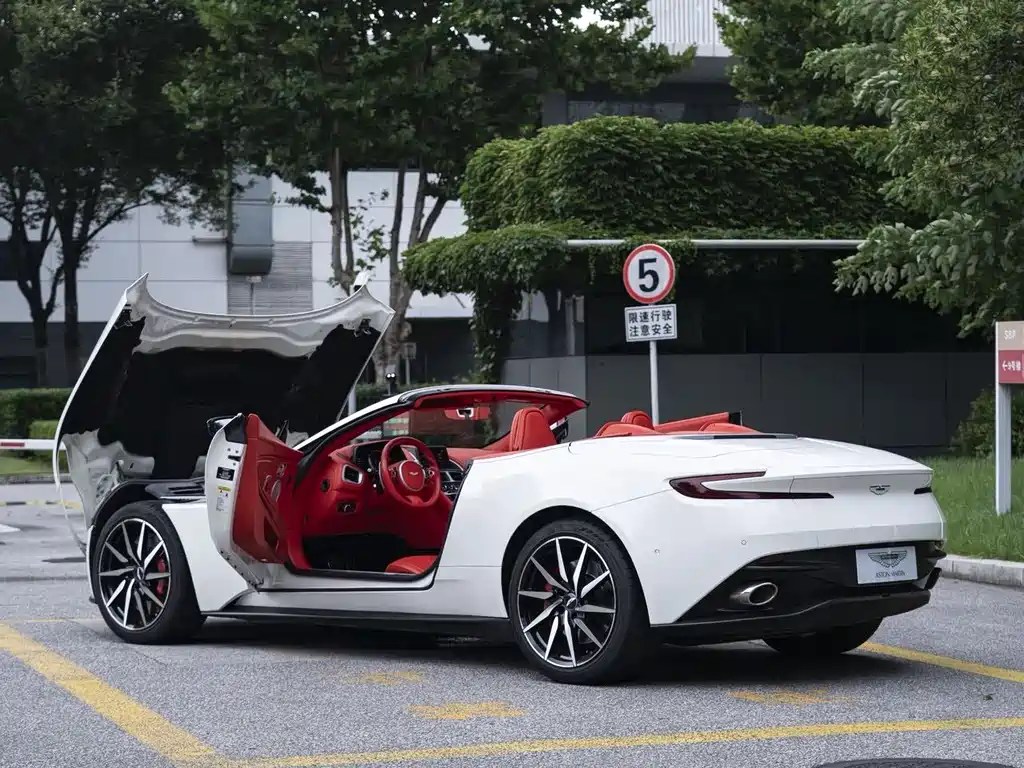 Aston Martin DB11 — миниатюра 3