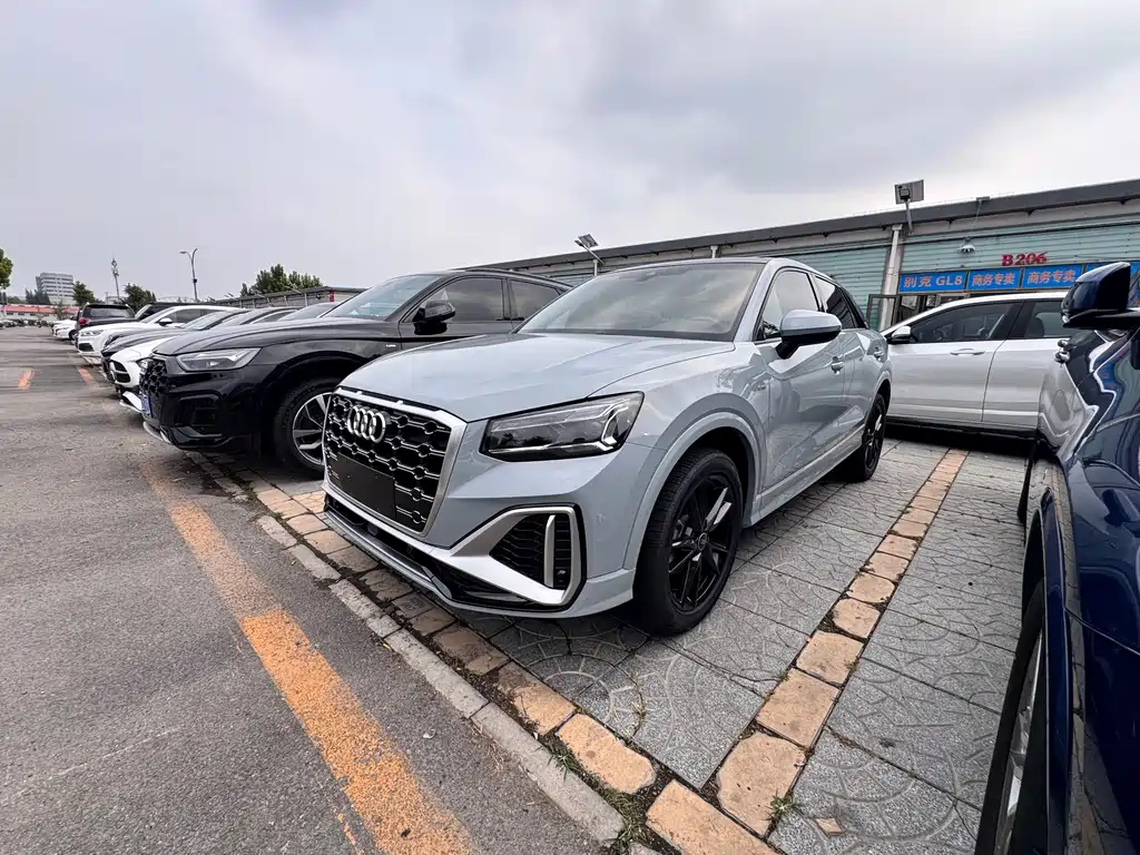 Audi Q2L