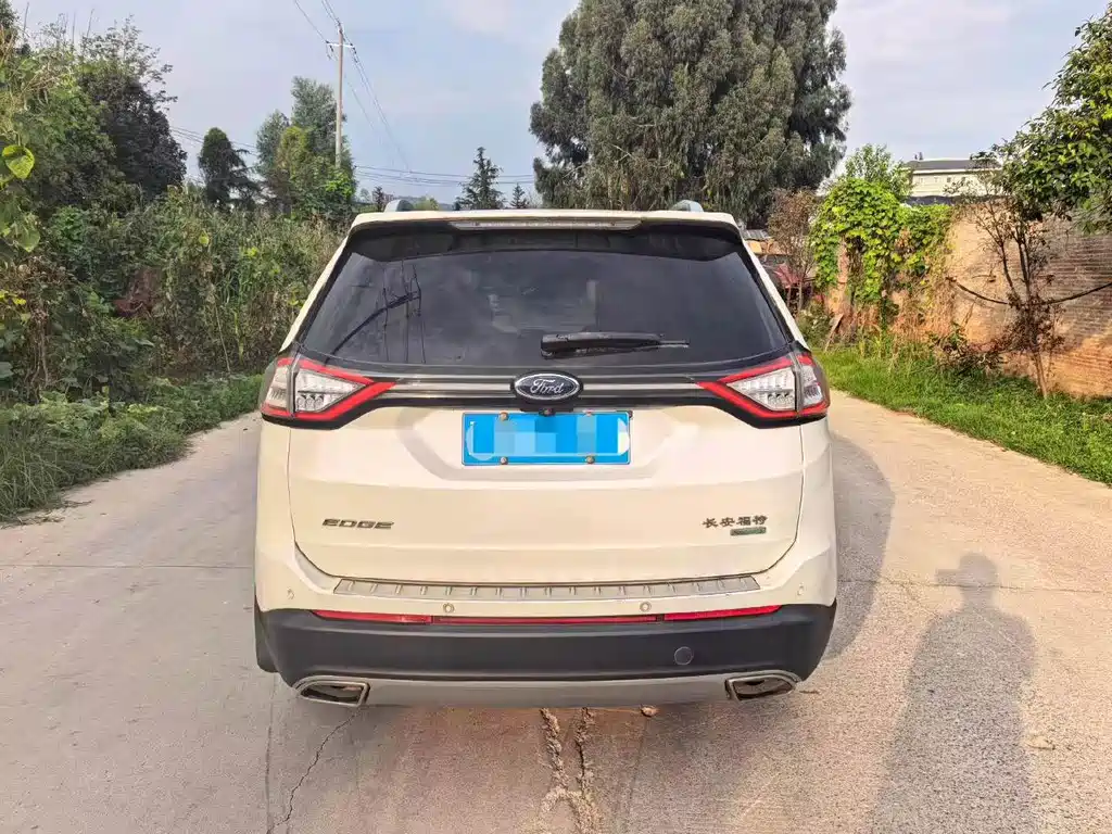 Ford Edge — миниатюра 8