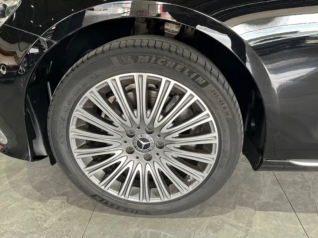 Mercedes-Benz E-Class — миниатюра 10