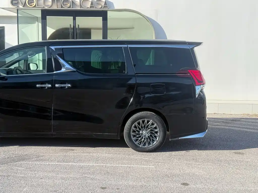 Toyota Vellfire — миниатюра 5