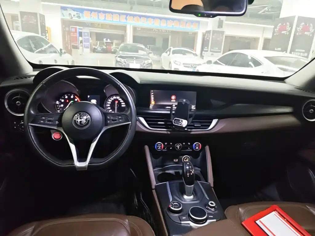 Alfa Romeo Stelvio — миниатюра 13