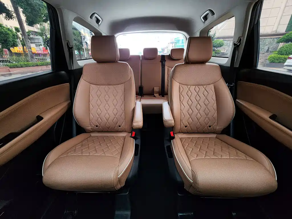 Wuling Jiachen — миниатюра 13