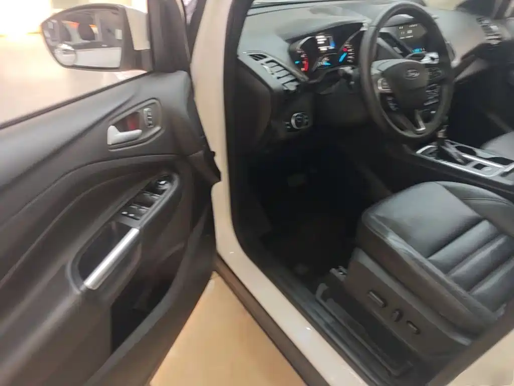 Ford Kuga — миниатюра 16