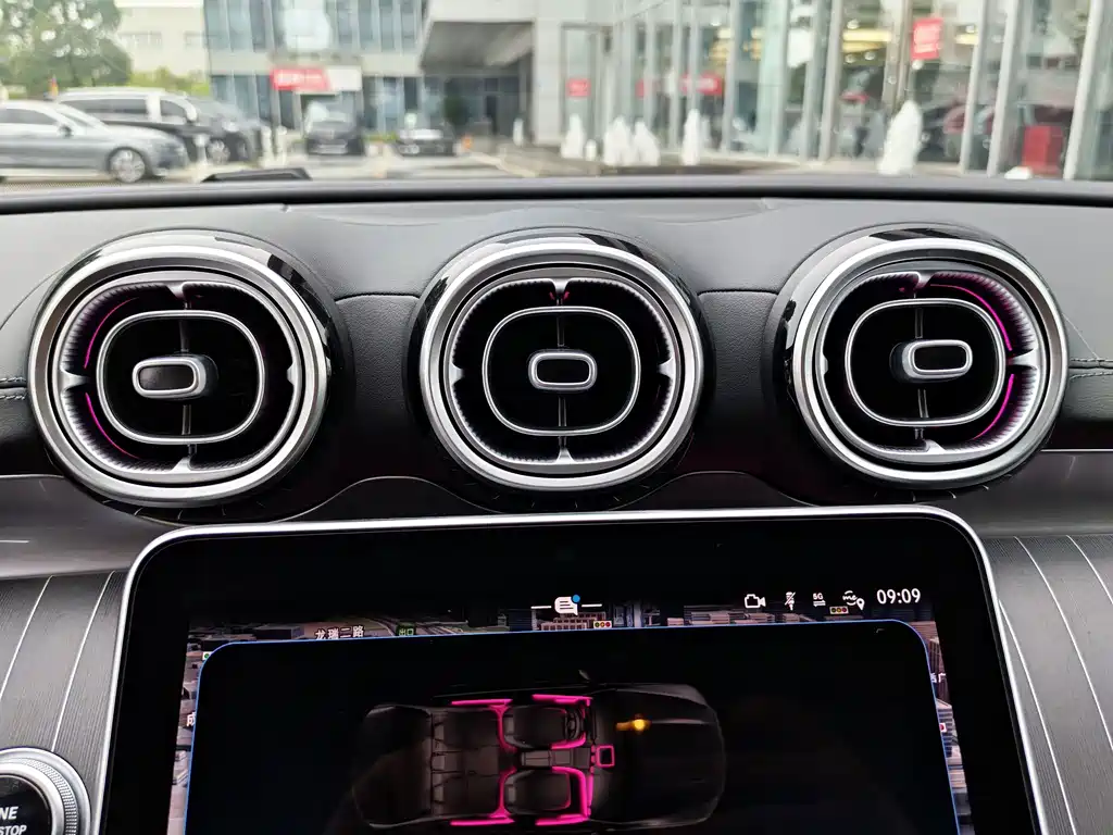 Mercedes-Benz C-Class — миниатюра 13