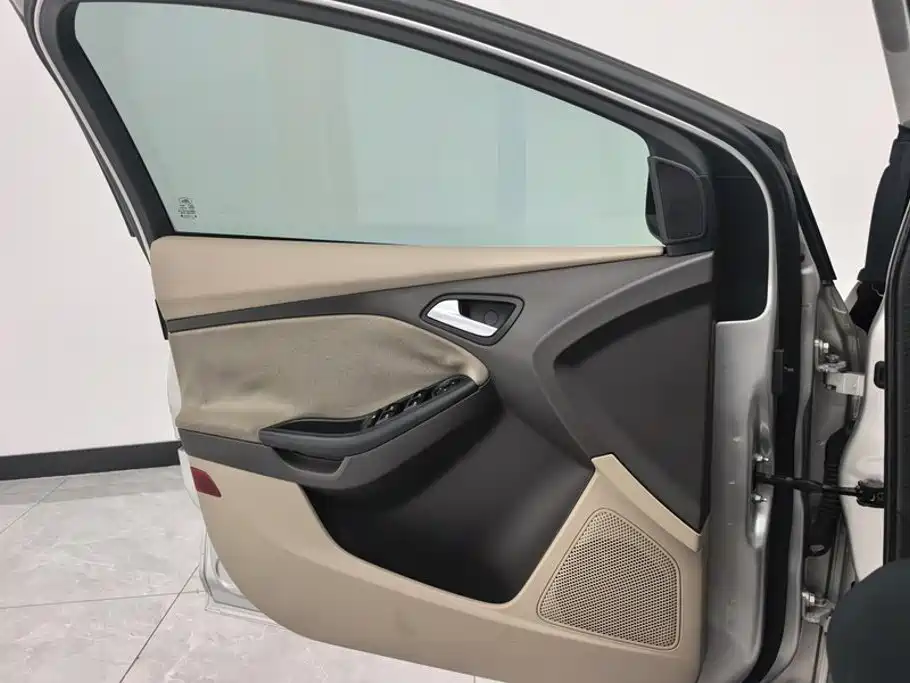 Ford Focus — миниатюра 7