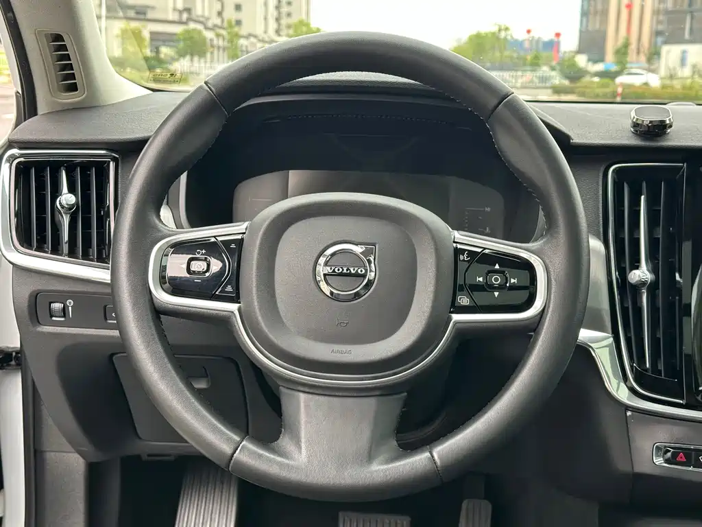 Volvo S90 — миниатюра 18