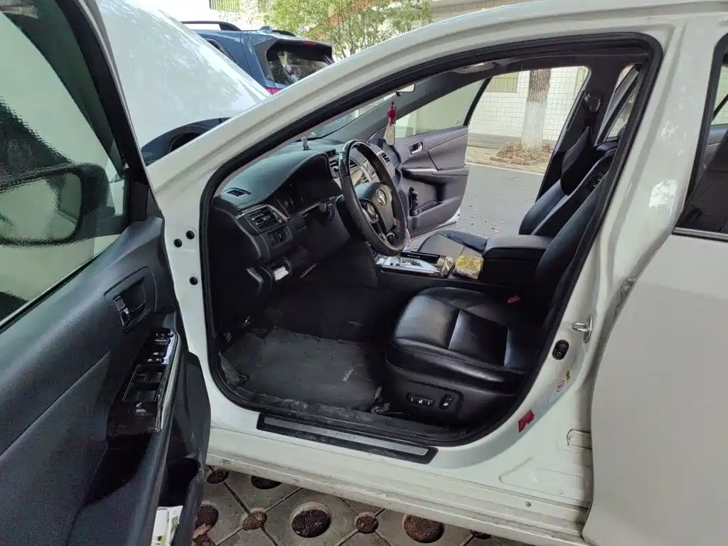 Toyota Camry — миниатюра 12