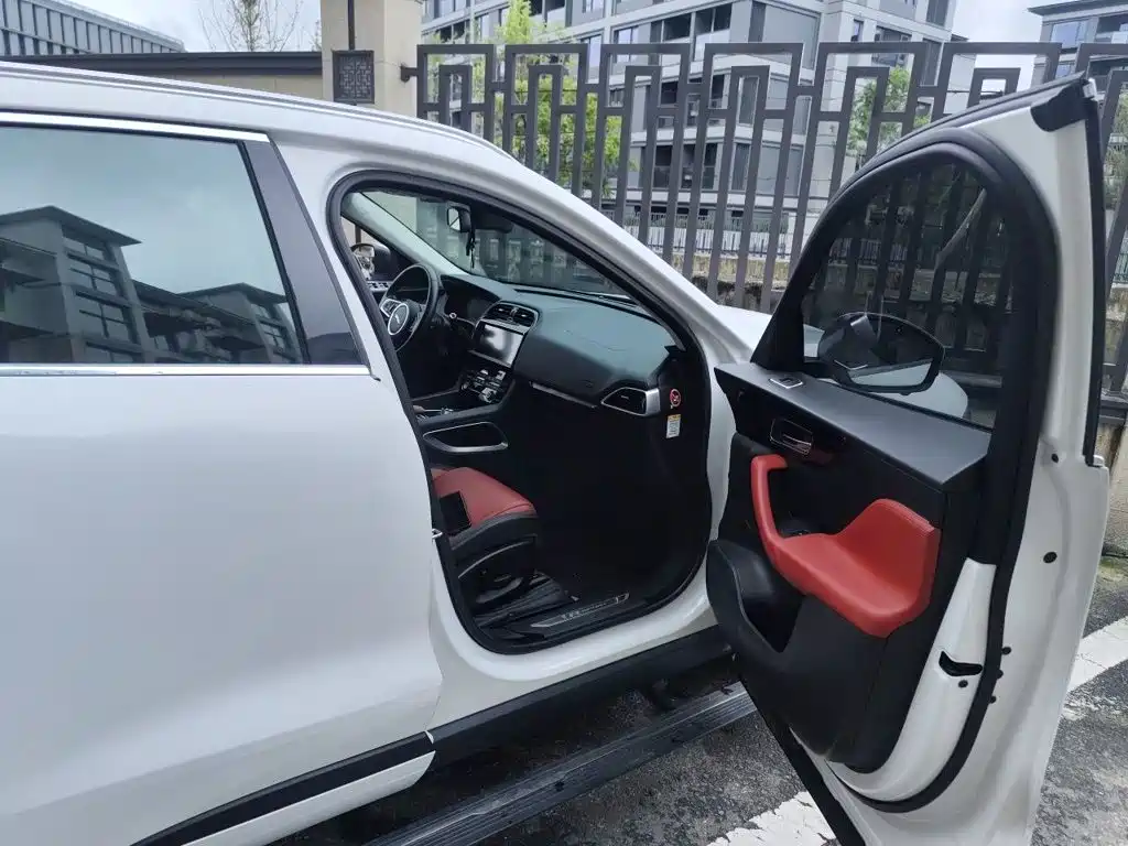 Jaguar F-PACE — миниатюра 18