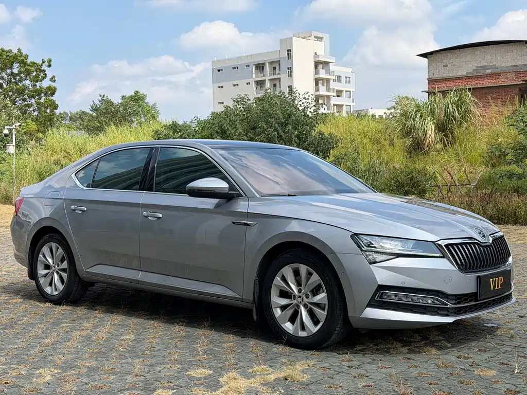 Skoda Superb — миниатюра 3