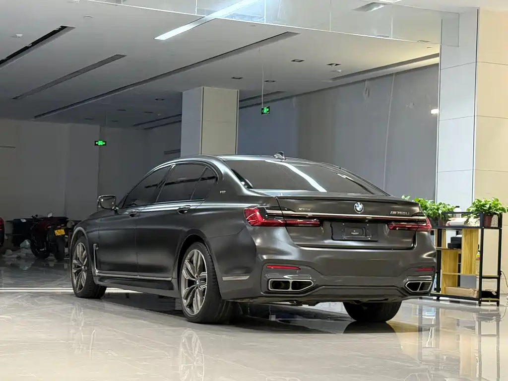 BMW 7 Series — миниатюра 14