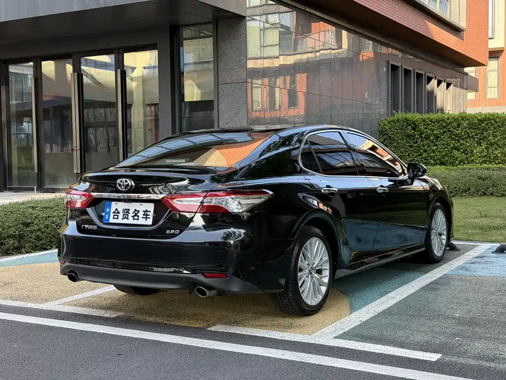 TOYOTA CAMRY