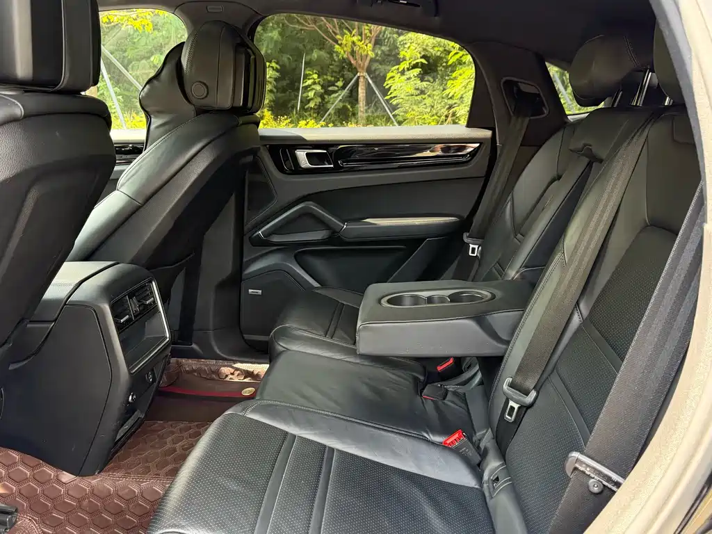 Porsche Cayenne — миниатюра 5
