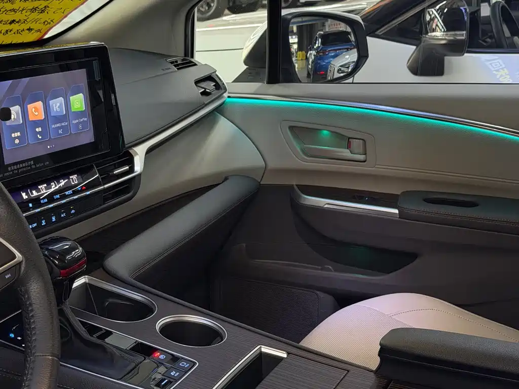 Toyota Sienna — миниатюра 27
