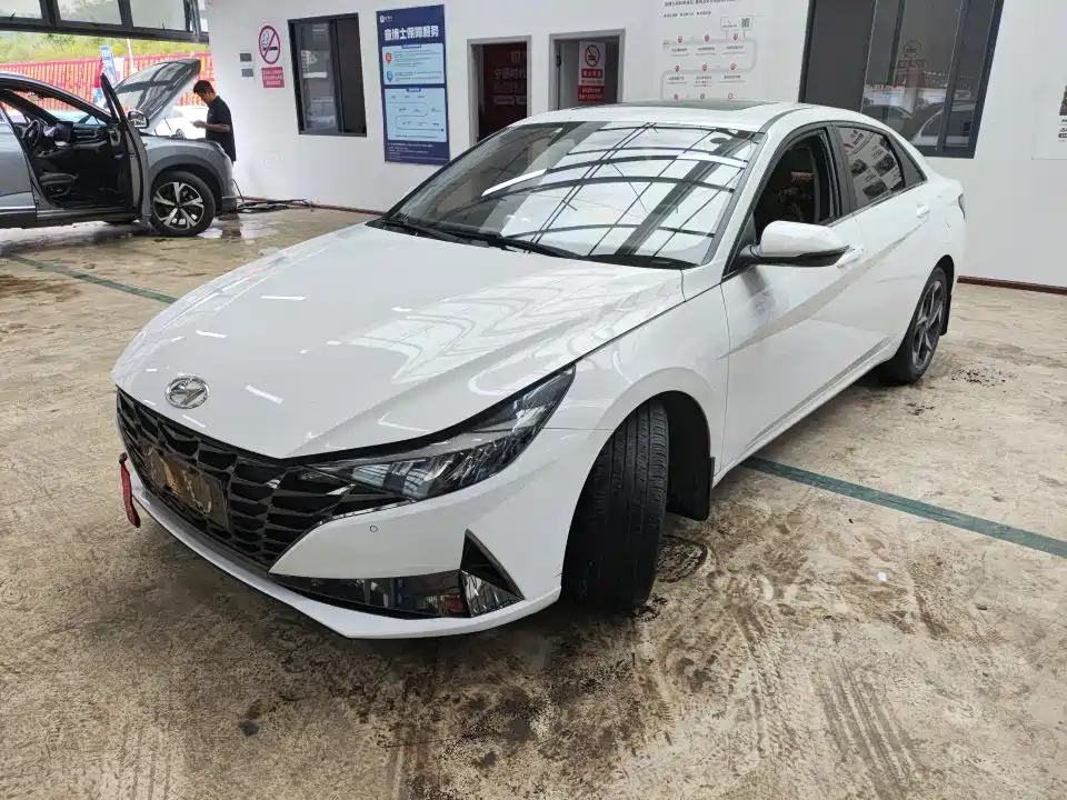 Купить Hyundai Elantra