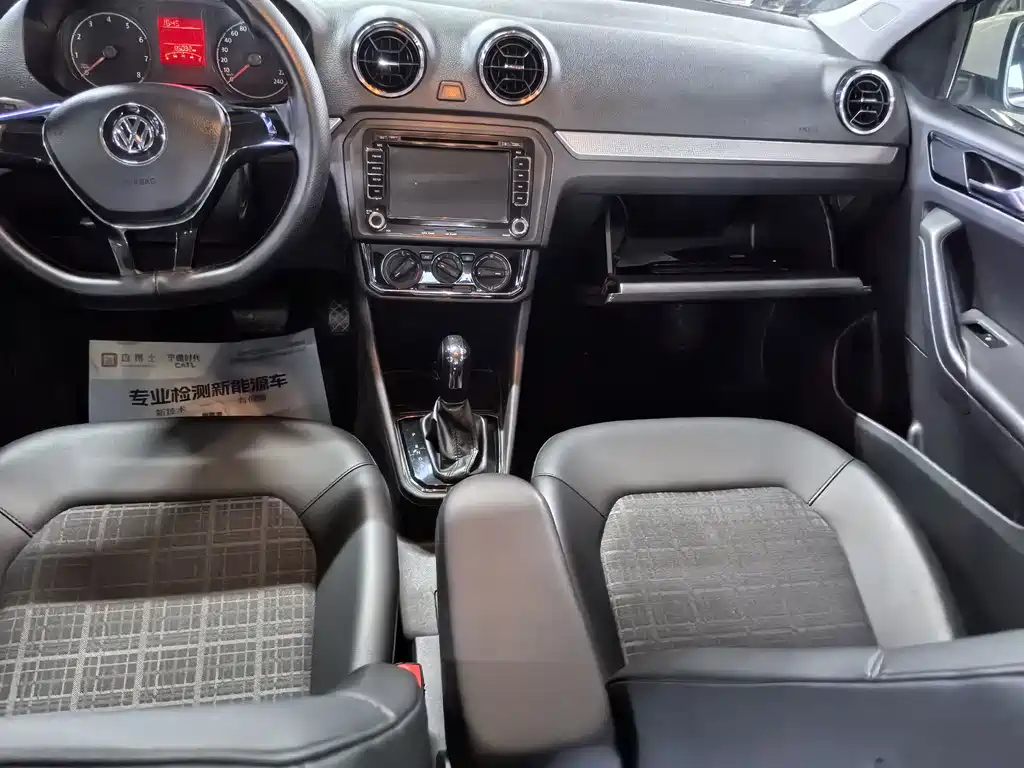 Volkswagen Jetta — миниатюра 8