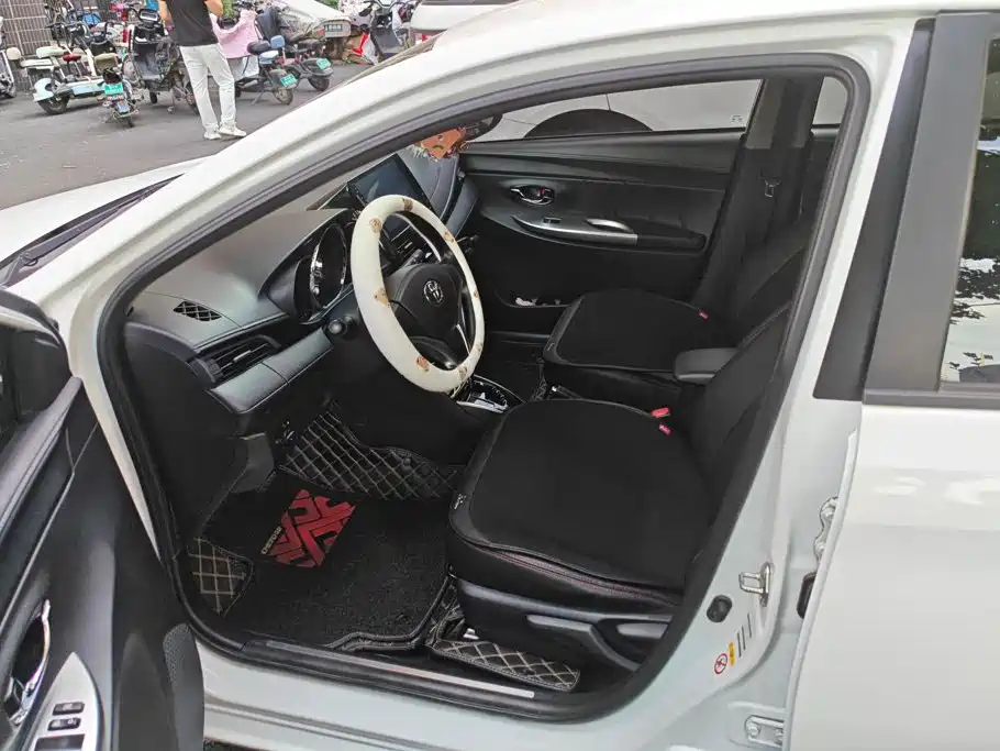 Toyota Yaris L — миниатюра 9