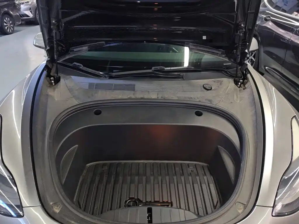 Tesla Model 3 — миниатюра 20