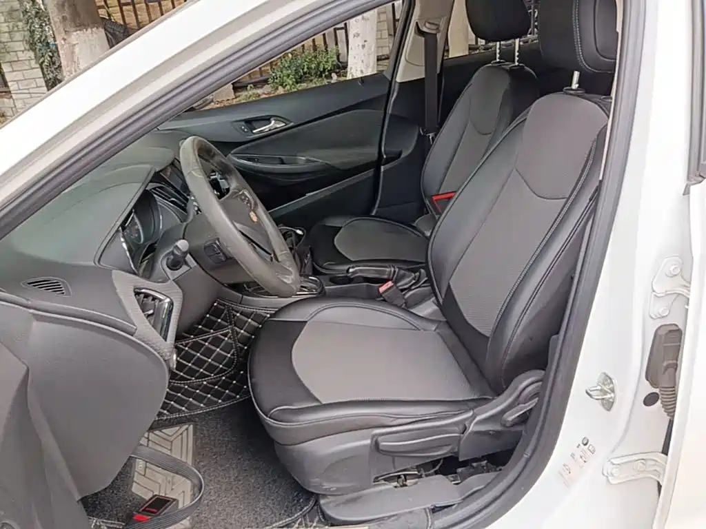 Chevrolet Cruze — миниатюра 15