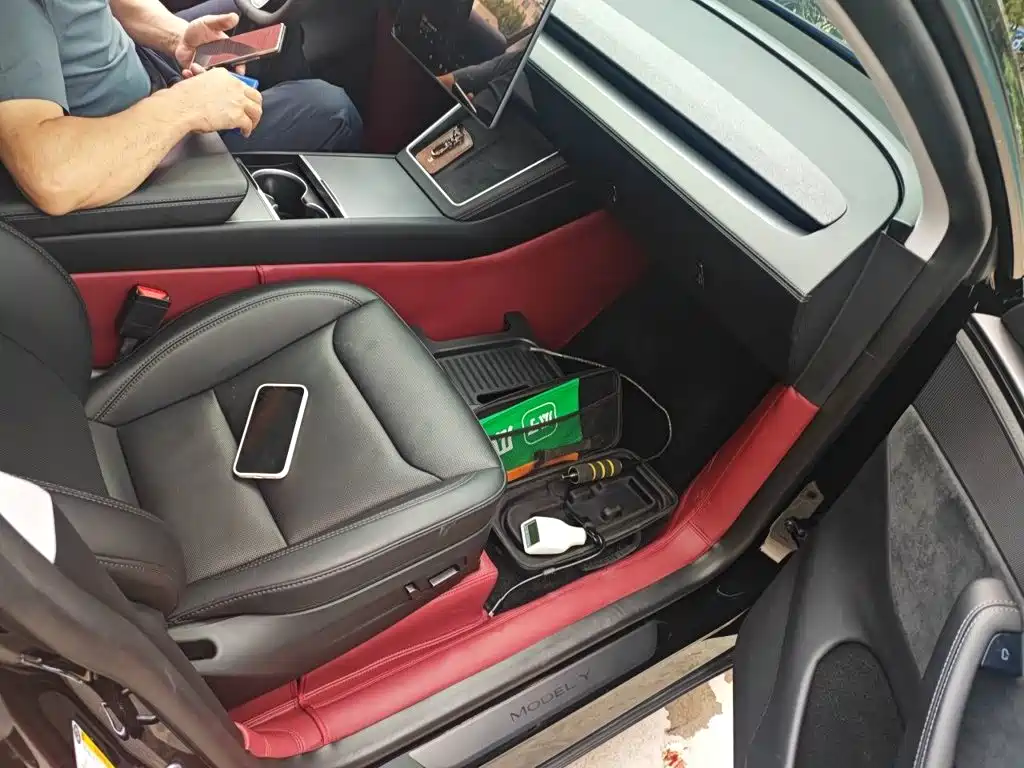Tesla Model Y — миниатюра 19