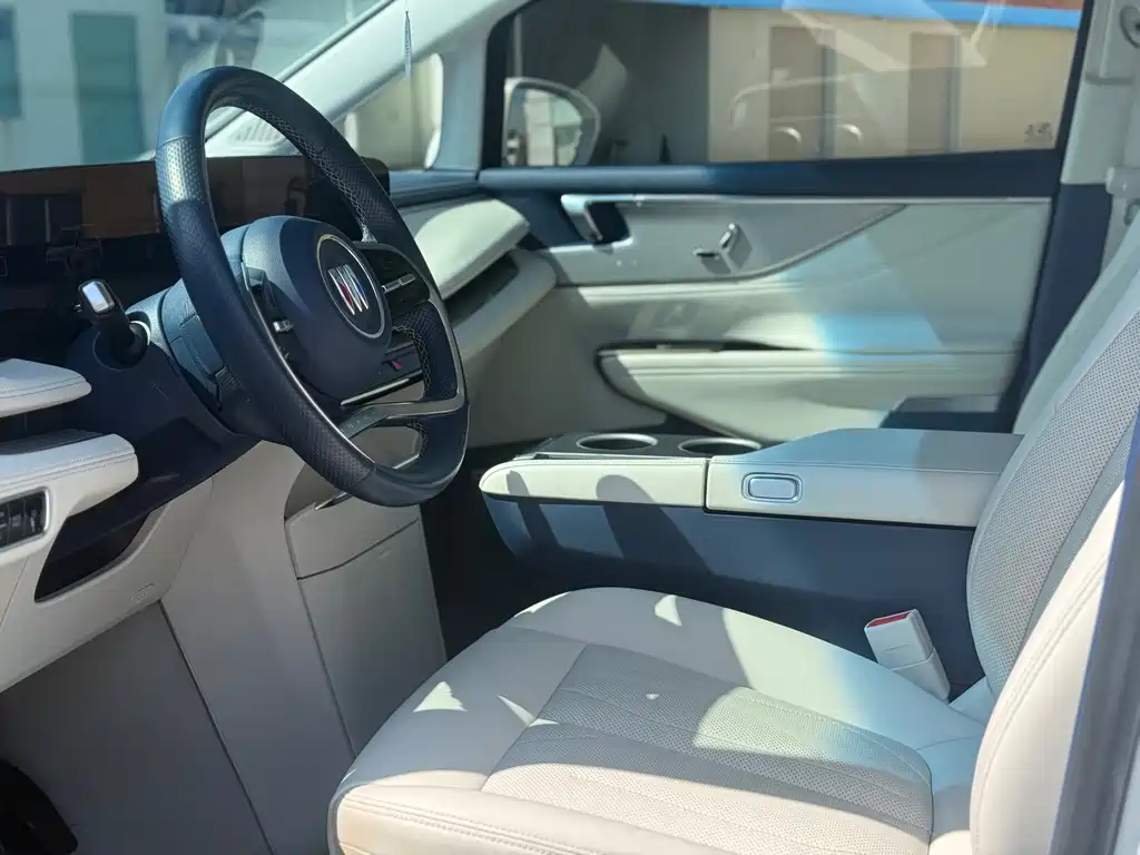 Buick GL8 Hybrid — миниатюра 4