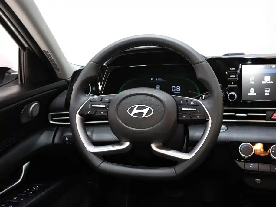 Hyundai Elantra — миниатюра 13