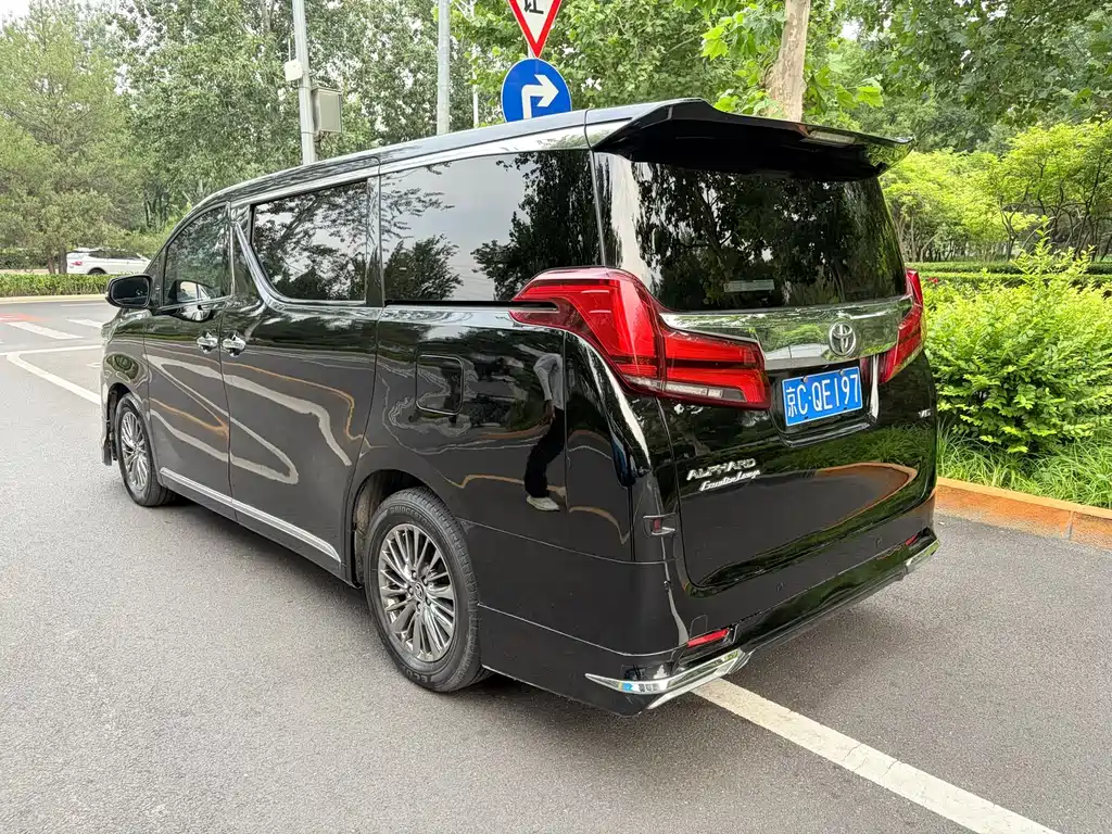 Toyota Alphard 2018 3.5L Luxury