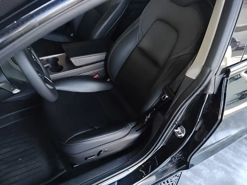 Tesla Model 3 — миниатюра 15