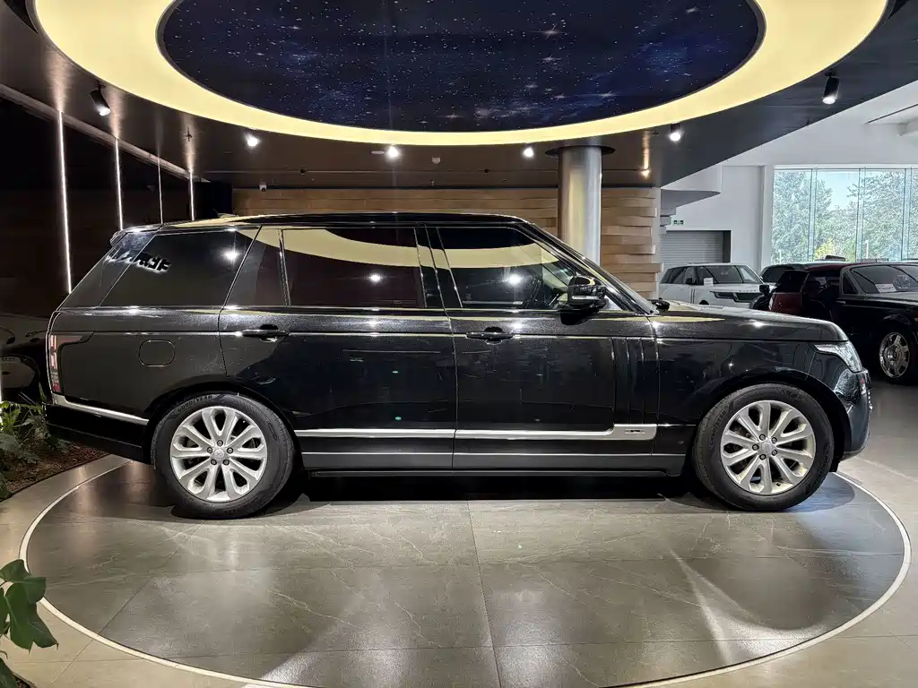 Land Rover Range Rover — миниатюра 4