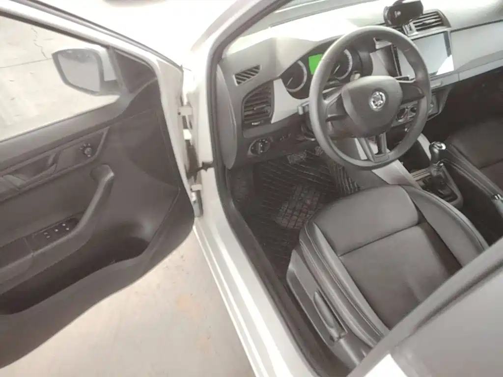 Skoda Fabia — миниатюра 15